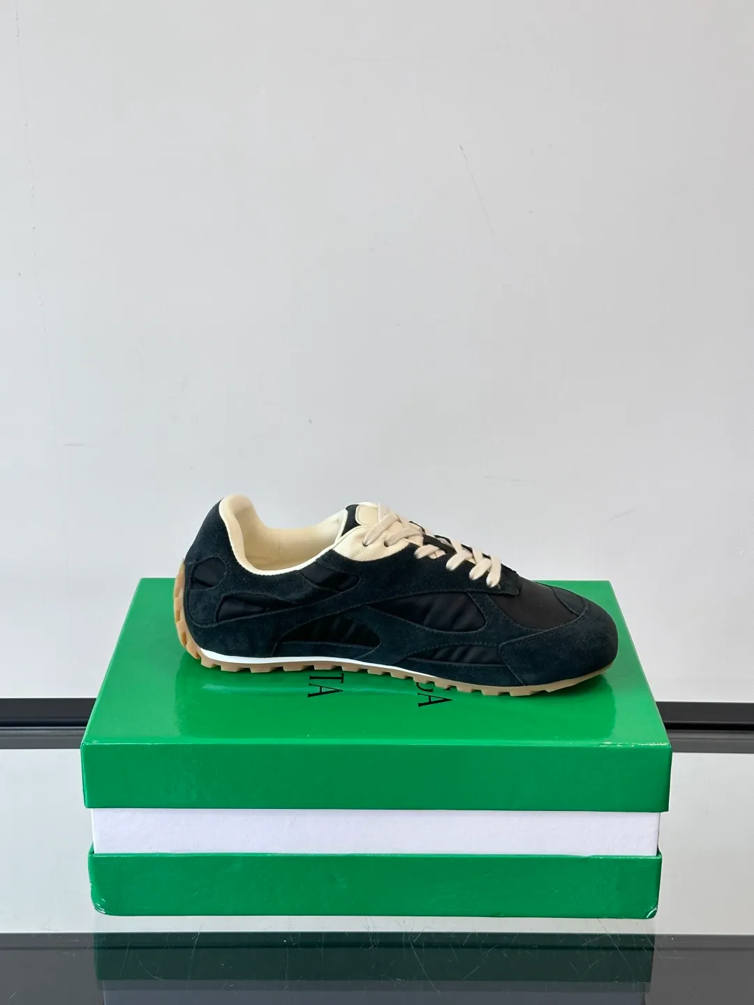 p600 "Bv" new orbit👫 casual sneakers for couples, the retro style of the millennium is so handsome, a super cool fashion item, the most important thing is that it feels incomparably comfortable on the feet, and the design style is also perfect. It will definitely be the one you wear most in daily life, original development, high quality presentation! Size: 35-45 (men’s size 38.45 customized)